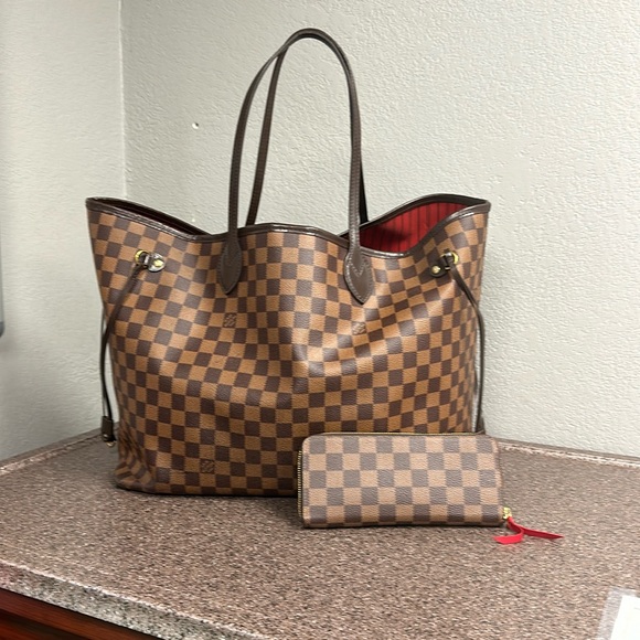 Authentic Louis Vuitton Neverfull GM - Picture 1 of 6